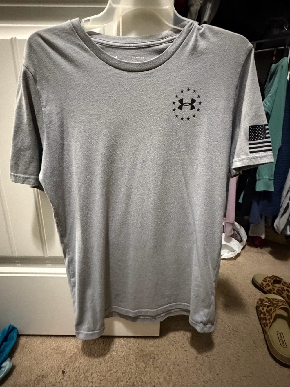 Under Armour Men’s Light Gray Short-Sleeve Performance Tee with Flag Accent